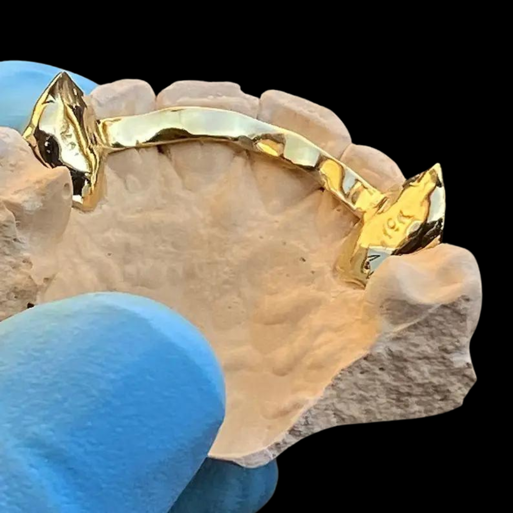CUSTOM 2 TEETH WITH EXTENDED FANGS & 6 BOTTOM GOLD GRILLZ