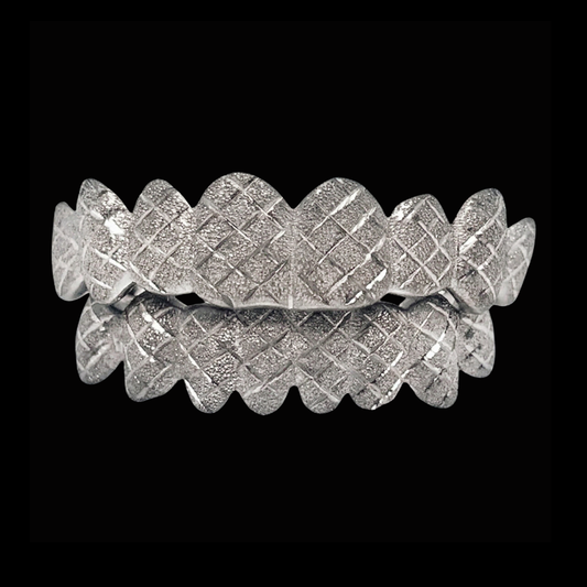 Silver diamond cut grillz set featuring scalloped edges and grid engraving