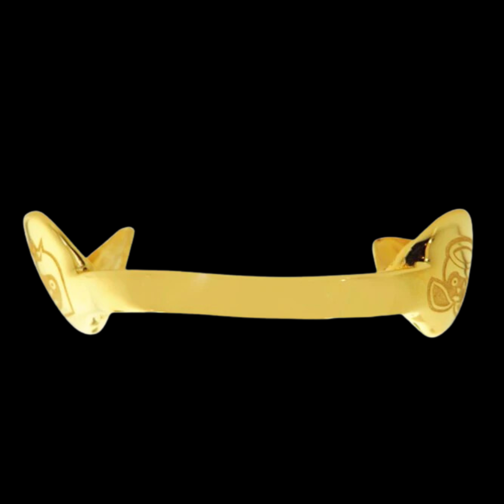 2 Engraved Teeth (fangs) with Bar.