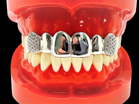 Custom-fit Moissanite Solid 925 Sterling Silver Iced out FANGS Honey Comb Grillz - TYS GRILLZ